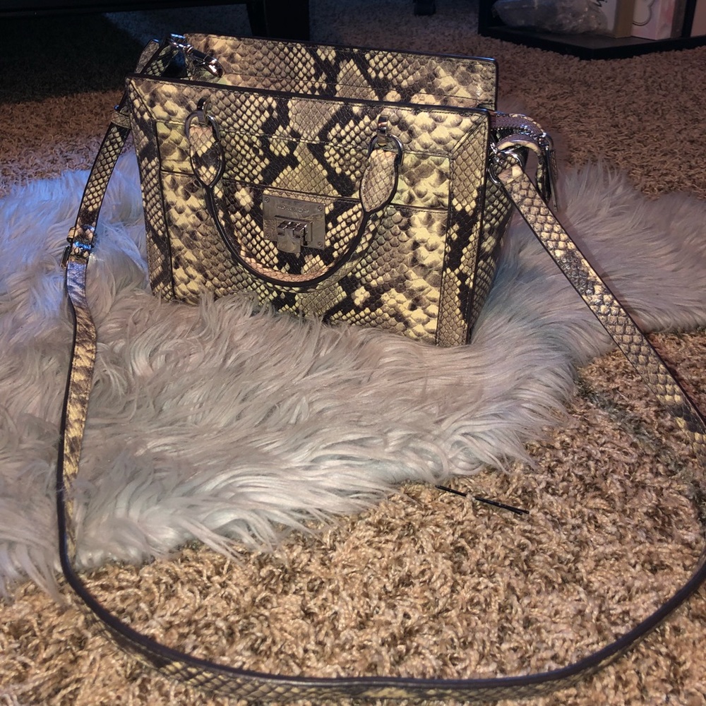 LAST CHANCE Michael Kors Crossbody